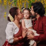 Pearle Maaney Instagram - Vishu Umma 🌼😘 Swipe Right to see Nila Admiring her handsome Dada. 😀 . Click @jibinartist @plan.b.actions Styled by @ashna_aash_ Makeup @rizwan_themakeupboy Jewellery @kallarackalladiescollection Srini wearing @men_in_q_wedding Decor @thegreindale Nails by @nails_by_rakhi