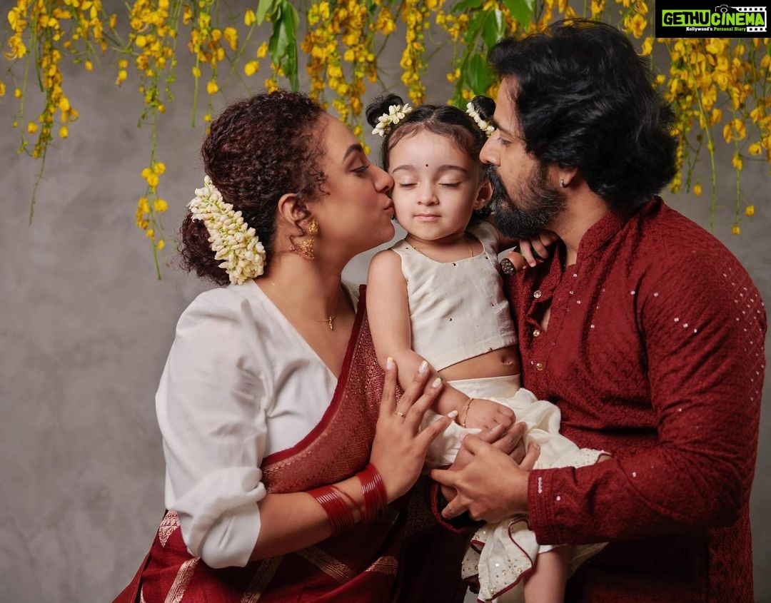 Pearle Maaney Instagram - Vishu Umma πΌπ Swipe Right to see Nila Admiring her handsome Dada. π . Click @jibinartist @plan.b.actions Styled by @ashna_aash_ Makeup @rizwan_themakeupboy Jewellery @kallarackalladiescollection Srini wearing @men_in_q_wedding Decor @thegreindale Nails by @nails_by_rakhi