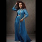 Pearle Maaney Instagram – And I’m feeling Blue 😀😋
.
Click @lightsoncreations @jiksonphotography 
Styled @ashna_aash_ 
Outfit @ladies_planet_ 
MUA @touchbysire 
.
#pearlemaaneyshow #pearleproductions