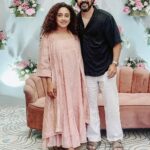 Pearle Maaney Instagram – Njangal pose cheyyunna vare Nila frame il undayirunnu…. Just Miss 😀
:
Click @sainu_whiteline