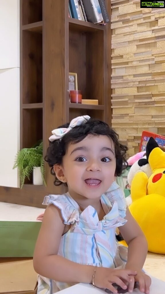 Pearle Maaney Instagram - Nila baby Unboxing her cool Birthday Gifts 🎁! Full Video Out now on Youtube… comment your favourite moment from the video Below ❤️😜