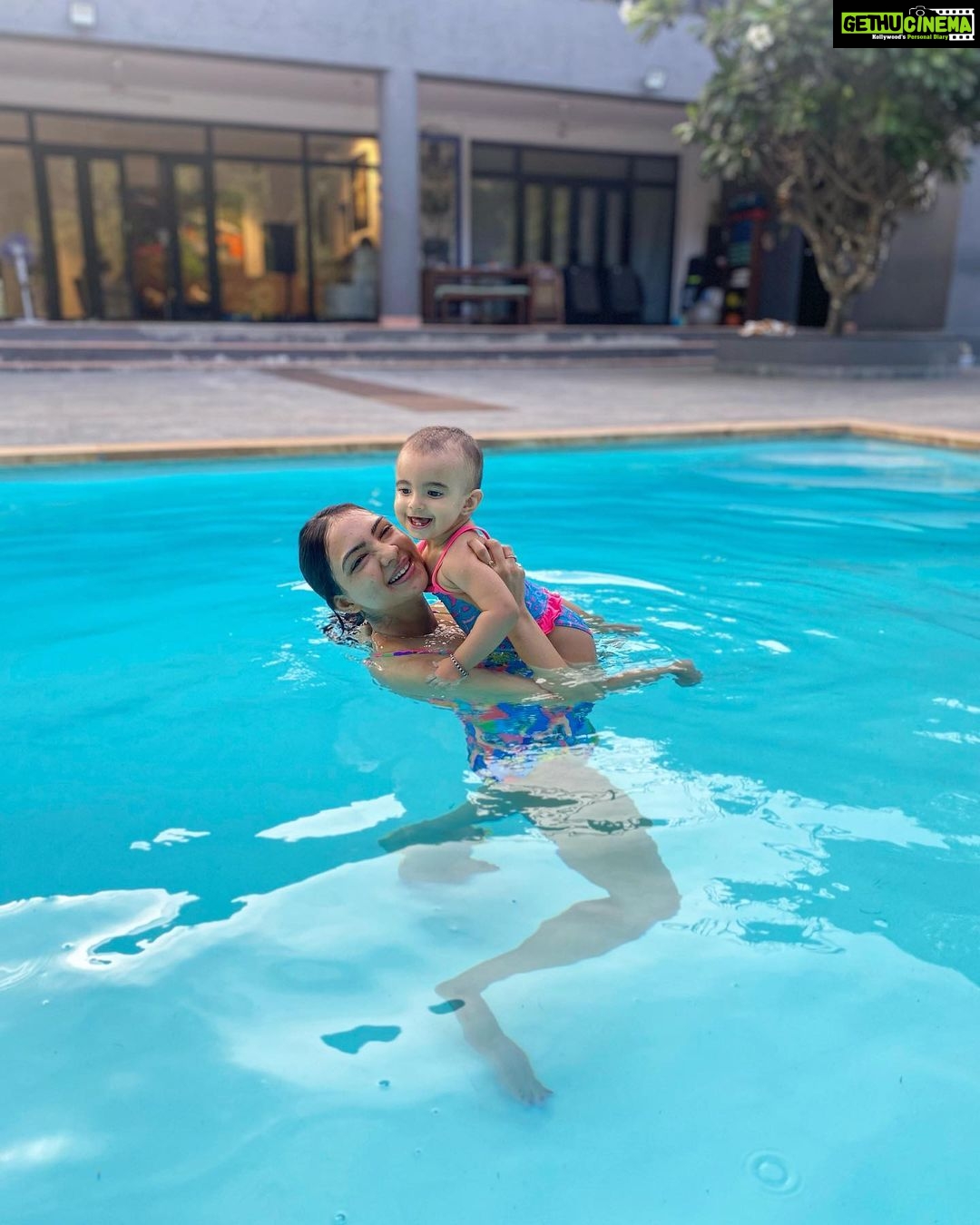 Pooja Banerjee Instagram - Highlight of the weekend from @el_parque_alibagh Thank you @dipikablacklist for everything muuahhhhhh @sanassejwaal enjoyed the most in the pool and having mangoes ❤️