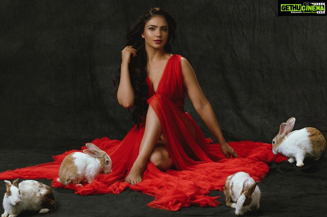 Pooja Banerjee Instagram - āI'm a little behind on the times, but I believe that the term you're looking for is...OMG." Have A Happy Sunday my bunnies š°. š°- hair styling by my beautiful @hairbydrishya š° Make-Up by my favourite @sachinmakeupartist1 š° styling by @rezachirag š° got this OMG shot captured by the one & only @subisamuel #PoojaBanerjii #fashionstyle #fashionista #fashiongram #fashionphotography #otd #potd #instafashion