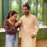 Pooja Banerjee Instagram – Is it a truce between #Pihu and #LK? #Bts #badeacchelagtehain2 #hitentejwani #PoojaBanerjii #LK #Pihu ##PihuKapoor #PihuSavageKapoor @muktadhond @shreya_nehal @sonytvofficial