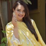 Pooja Banerjee Instagram - Eid Mubarak… outfit by @shopmulmul #PoojaBanerjii #badeacchelagtehain2 #PihuKapoor #PihuSavageKapoor #Eid #Eid2023 swipe till the end to have a look at my pretty outfit ❤️