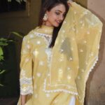 Pooja Banerjee Instagram – Eid Mubarak…  outfit by @shopmulmul #PoojaBanerjii #badeacchelagtehain2 #PihuKapoor #PihuSavageKapoor #Eid #Eid2023  swipe till the end to have a look at my pretty outfit ❤️