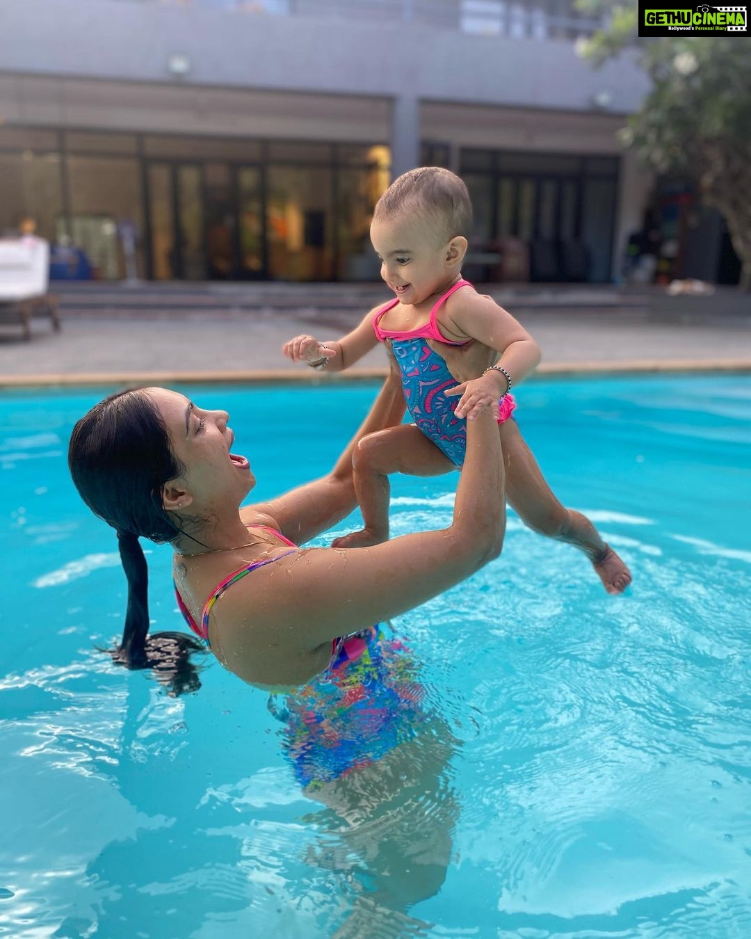 Pooja Banerjee Instagram - Highlight of the weekend from @el_parque_alibagh Thank you @dipikablacklist for everything muuahhhhhh @sanassejwaal enjoyed the most in the pool and having mangoes ❤️