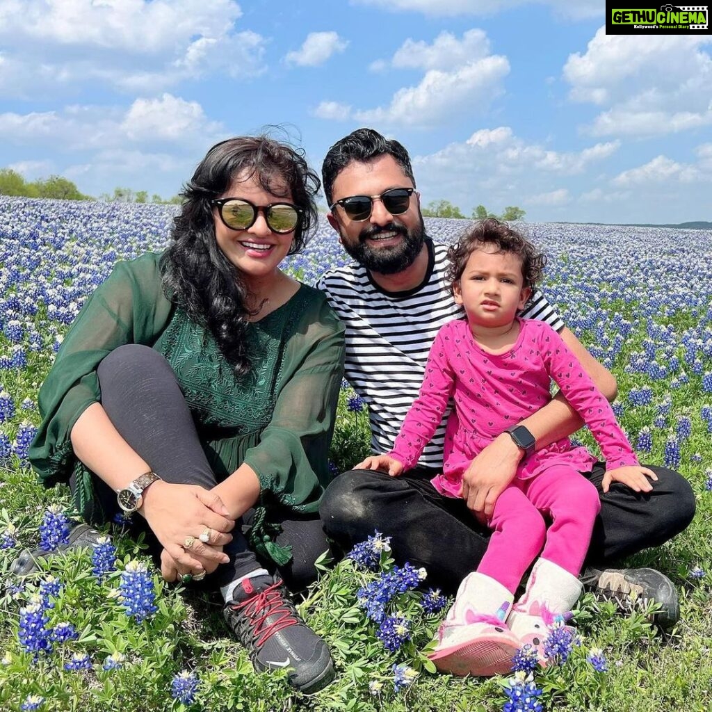 Pooja Kumar Instagram - Loved seeing and being with the bluebonnets! #flower #america #india #tamil #telugu #hindi