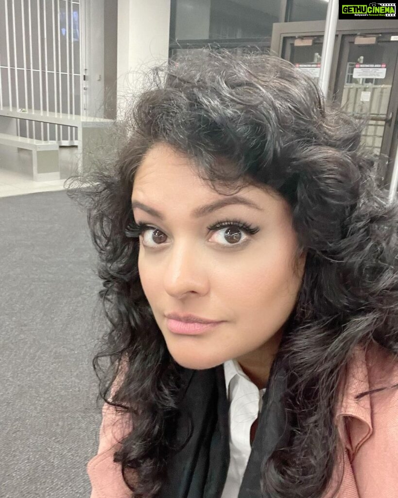 Pooja Kumar Instagram - #tbt @ lax airport after so many celebrations and heading back home. Thinking of how far we have come as women @womeninfilmla @womenofimpact @jfwdigital @forbeswomen