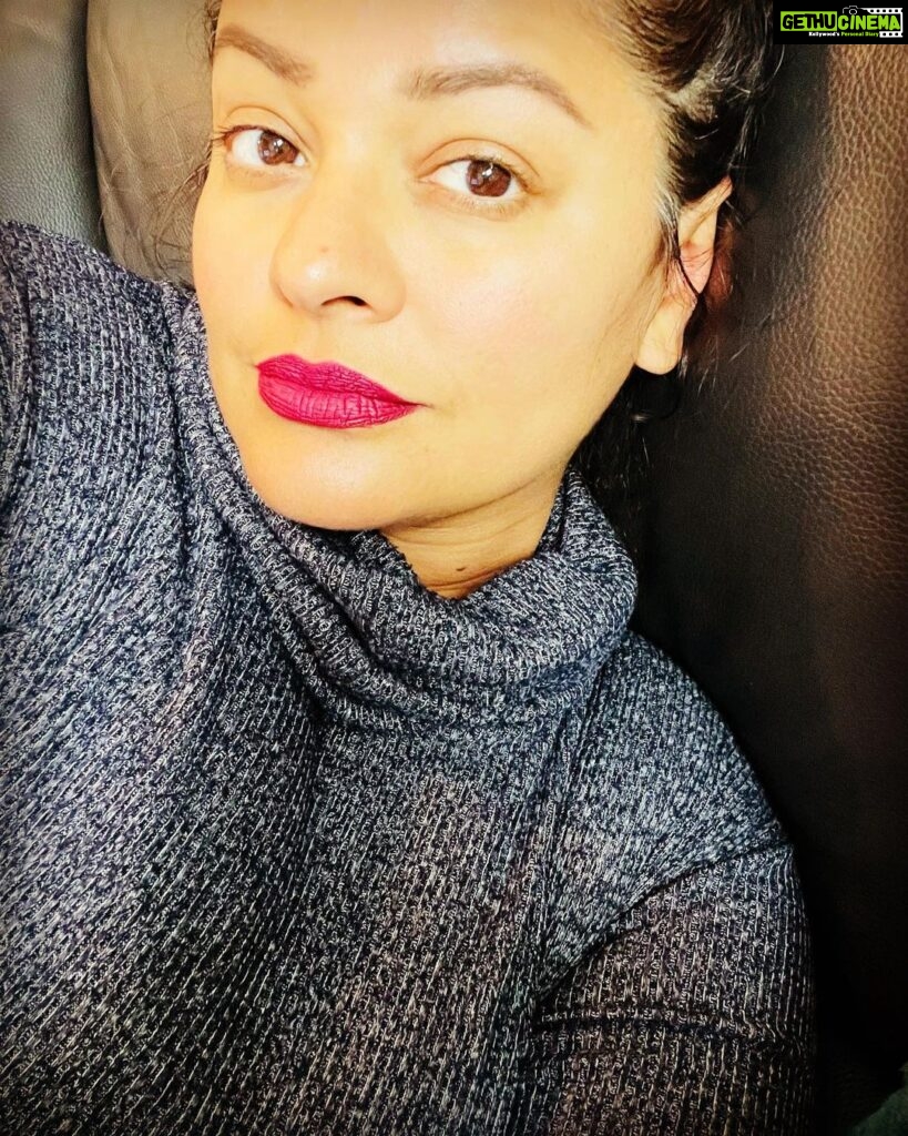 Pooja Kumar Instagram - Sunday is the day of reflection, relaxation, and beauty mask. What do you do today? #beauty #america #skincare #masks #lipstickaddict #hindi #india