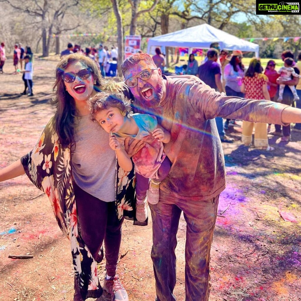 Pooja Kumar Instagram - #happyholi to all of you from us! Let the spring begin! #india #america #tamil #hindi #telugu