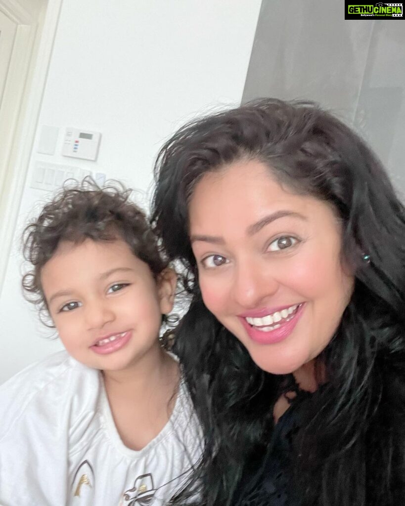 Pooja Kumar Instagram - #happyinternationalwomensday cheers and encouragement to all the women out there who empower and support women to be the best version of themselves. I’m trying to make this little lady powerful and thoughtful and confident! Let’s help all the girls out there as together we can make a long lasting dent. #women #womensupportingwomen #daughter #girls #hindi #tamil #america #india #global