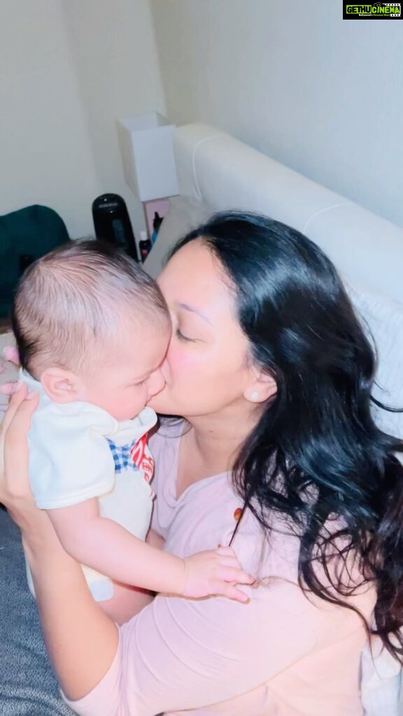 Pooja Kumar Instagram - #fbf trying to give a 100 kisses to my baby as I’m not sure when she will allow me to ever do that again. #motherhood #mom #daughters #family #america #india #hindi