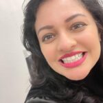 Pooja Kumar Instagram – My little lady took my camera and clicked this photo of me with the #iphone! I can’t believe it!!!! #daughters #baby #lucky #america #india #hindi #tamil #telugu