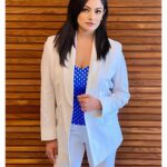 Pooja Kumar Instagram – #flashbackfriday I love white suits with a banarsi silk bustier! #suits #america #india #tamil #telugu #hindi hair and make up @iamkanwalbatool thank you dear!
