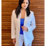 Pooja Kumar Instagram - #flashbackfriday I love white suits with a banarsi silk bustier! #suits #america #india #tamil #telugu #hindi hair and make up @iamkanwalbatool thank you dear!
