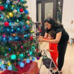 Pooja Kumar Instagram – #christmastree is up! Had a tiring time putting it up as my little lady wanted to put each and every ornament up! Thank gosh for her daddy! #christmas #decor #green #red #india #america #tamil #telugu