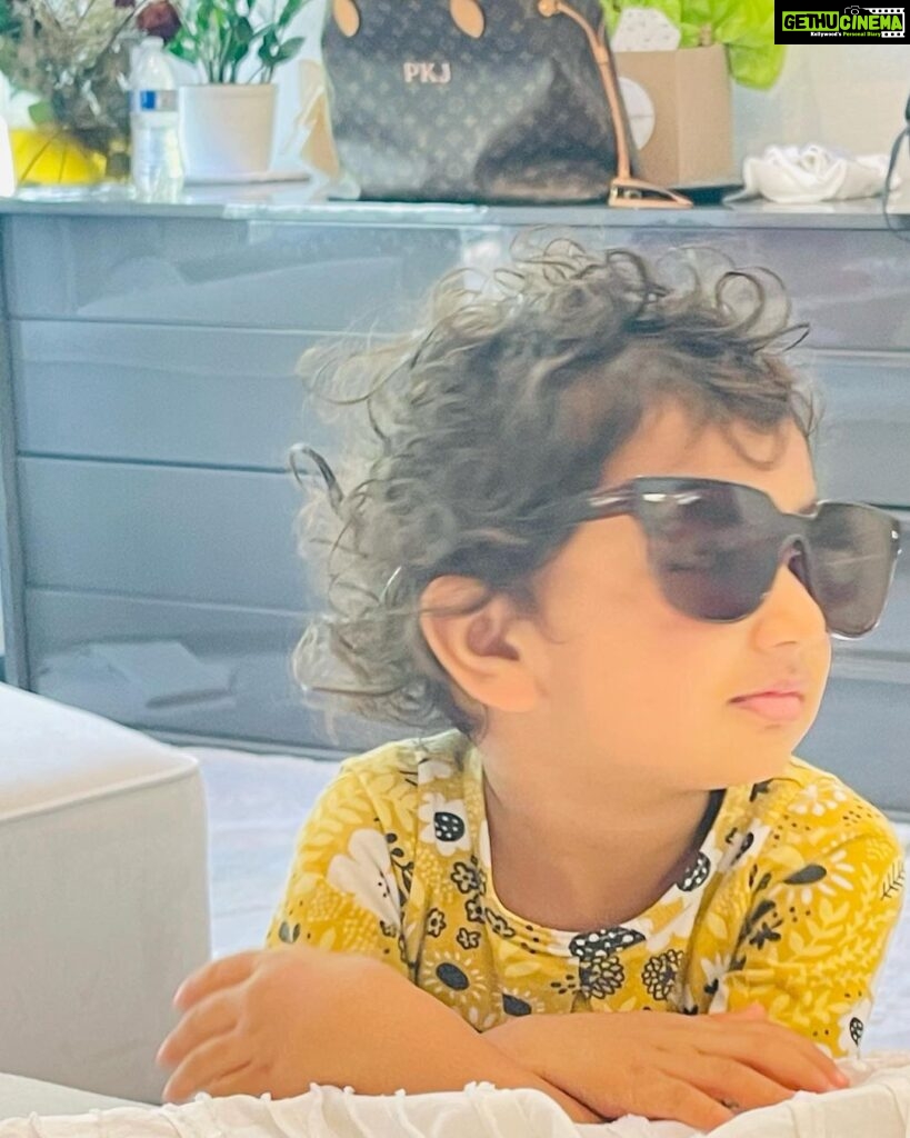 Pooja Kumar Instagram - This little lady loves sunglasses like her mama! #daughter #grateful #thankful #america #india #hindi