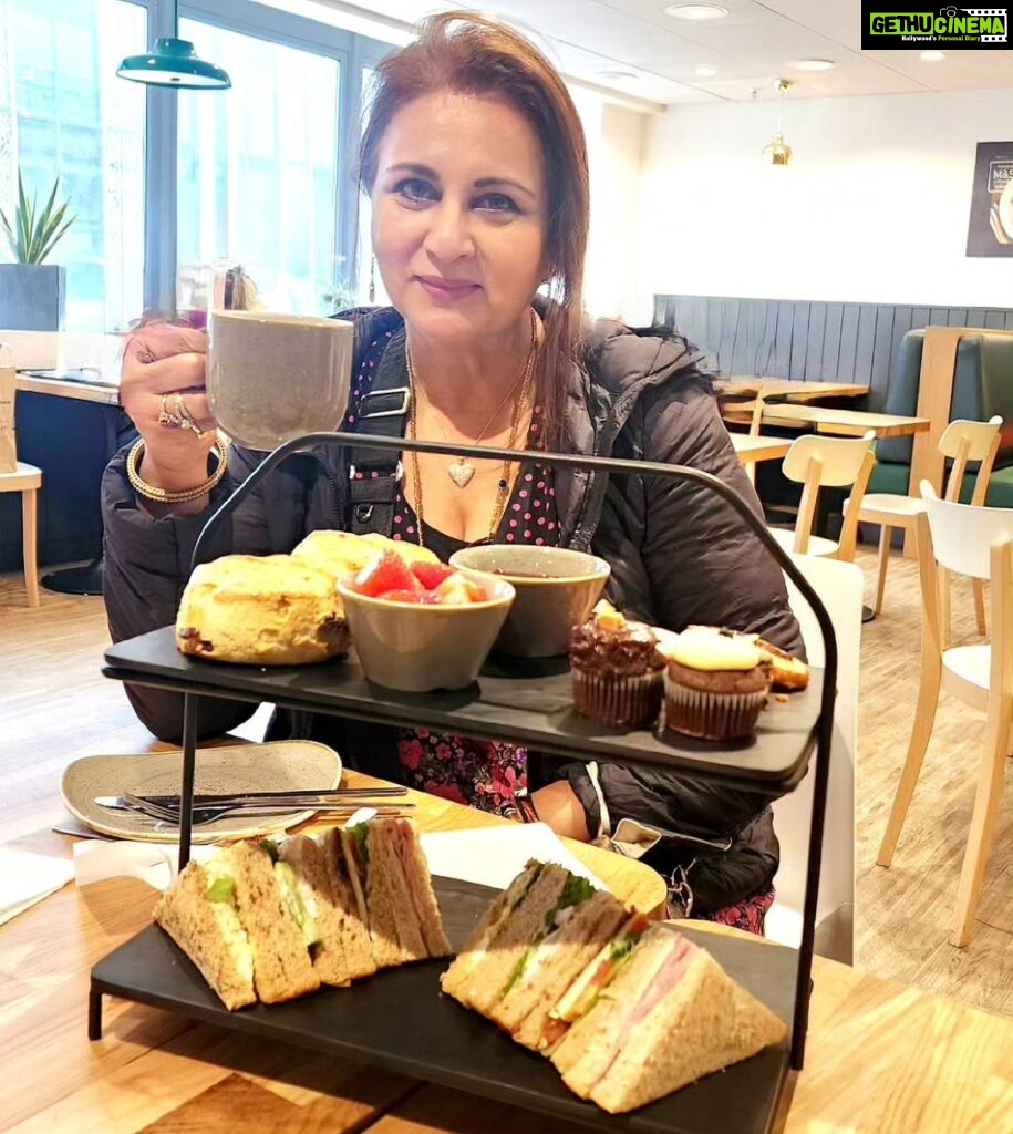 Poonam Dhillon Instagram - Have to indulge in #englishhightea . When in England . 🇬🇧 #scones & #clottedcream & #jam #sandwitches #macaroons #minicakes #tea . Have to confess could not finish but loved the experience of indulgence 🥰❤️🇬🇧