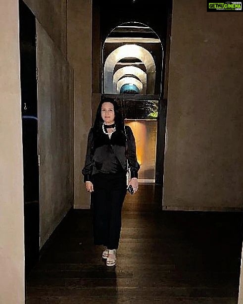 Poonam Dhillon Instagram - When in doubt- wear Black!! #Blackmagic #feeldressedup #blackisbeautiful 💕🫵😊