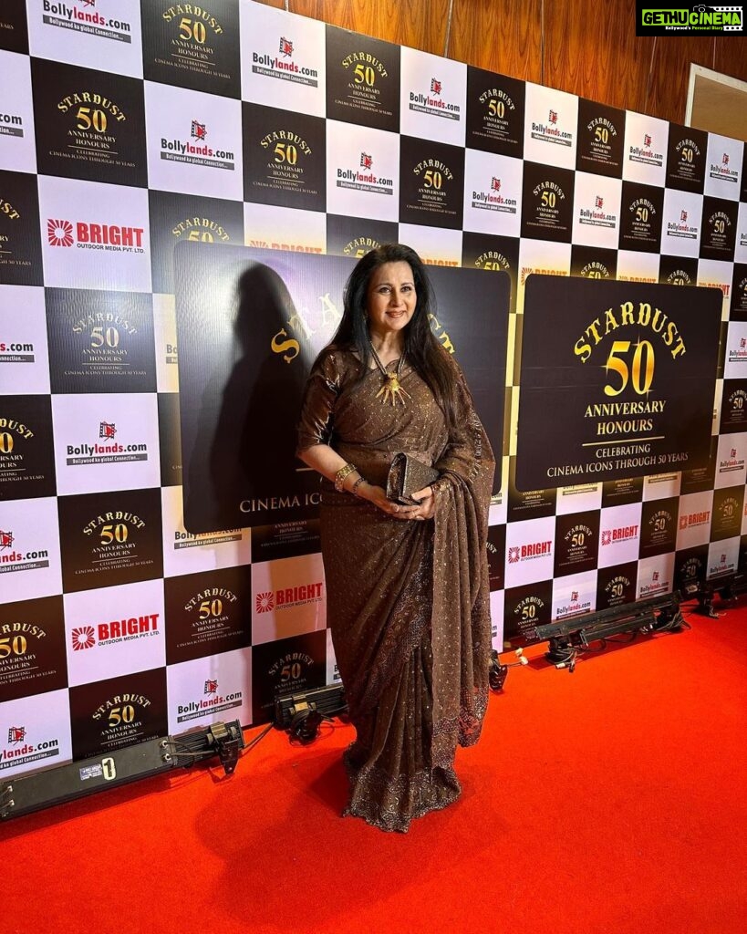 Poonam Dhillon Instagram - #stardust50anniversary a evening of Awards & appreciation. Congratulations to the trendsetting @stardustmagazineindia for completing 50 years!