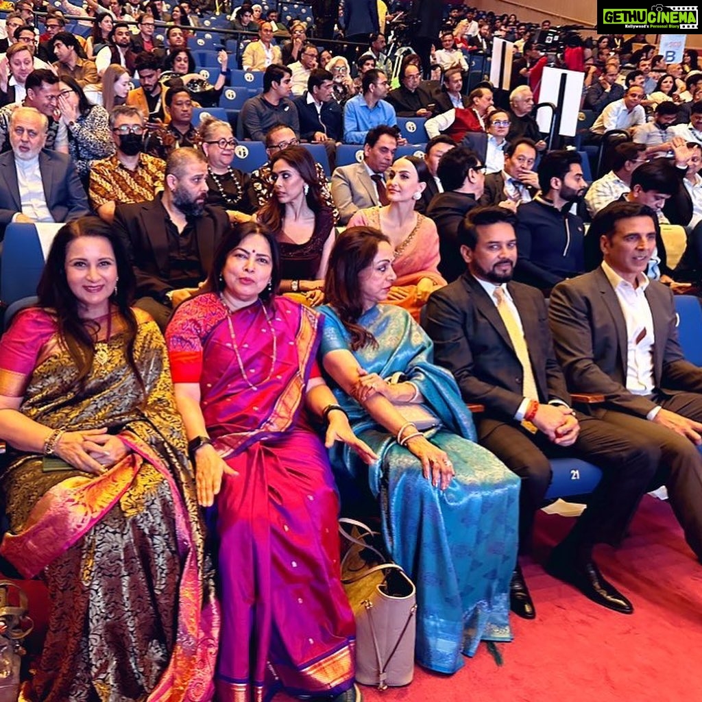 Poonam Dhillon Instagram - Inaugural of #SCOFilm Festival Beautiful show of dances from many Regions of India for the International Guests & ours Hindi Film Songs they all love ,performed by the super choreographer @ganeshacharyaa & troupe. Our gracious host I& B Minister @official.anuragthakur looked after guests very warmly . Also present were The dynamic Minister @meenakshilekhimp #NeerjaSekhar @akshaykumar @dreamgirlhemamalini @tigerjackieshroff @egupta @manojkotak_bjp @mangalprabhatlodha_ minister of Tourism @nfdcindia @bhakarravinder #SajidNadiadwala @jackie_bhagnani #harshitaBhatt @sudeshbhosaleofficial and many More from India & 14 SCO countries NCPA Mumbai
