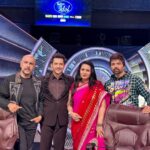 Poonam Dhillon Instagram – Shooting with these dashing men for the iconic show Indian Idol for @sonytvofficial . Most talented singers .. am sure judges have a tough job Selecting . @indianidol13_official @realhimesh @vishaldadlani @adityanarayanofficial a. real fun experience on the beautiful set with a good team@of @fremantleindia