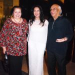 Poonam Dhillon Instagram - My Happy Memory ... on one of my Birthdays .....MISS YOU BOTH🙏😍💐❤️