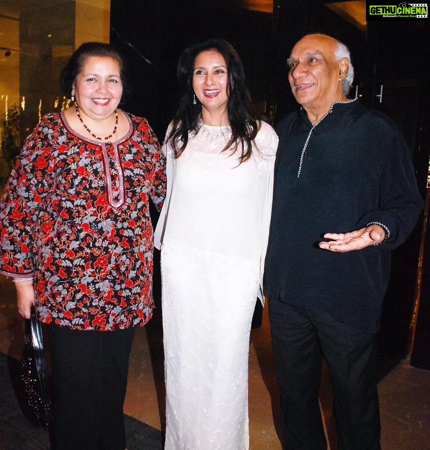 Poonam Dhillon Instagram - My Happy Memory ... on one of my Birthdays .....MISS YOU BOTHπππβ€οΈ