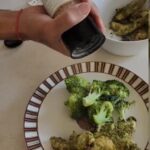 Poonam Dhillon Instagram - Coriander MangoChicken . A very Healthy Chicken recipe.. can have with steamed/ boiled brocolli or side of mushrooms or Roast Sweet potato or spinach #oilfree #chicken #eathealthy #delicious #goodfood #grill #airfryer #rawmango #coriander #greenchillies #garlic #limejuice or #lemonjuice London, United Kingdom