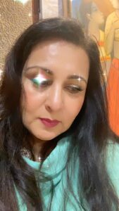 Poonam Dhillon Instagram - Music is soul food !! #lovemusic #indianmusic #latamangeshkarsongs #sahirludhianvi #bestlyrics #oldisgold #izzatfilmsongs