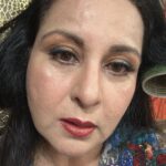 Poonam Dhillon Instagram – Getting ready to party .. #saturdaynight  #birthdayparty  #goodfriends #funeveningahead #eyemakeup #doyoulike  #nofilter #selfmakeup #lessisgood