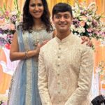 Poonam Dhillon Instagram - My lovely brilliant niece @apai314 & her Brilliant handsome husband @raviparikh2 - finally make it to Mumbai to meet relatives & friends to celebrate with Ravi’s Family !!💕🎶❤️