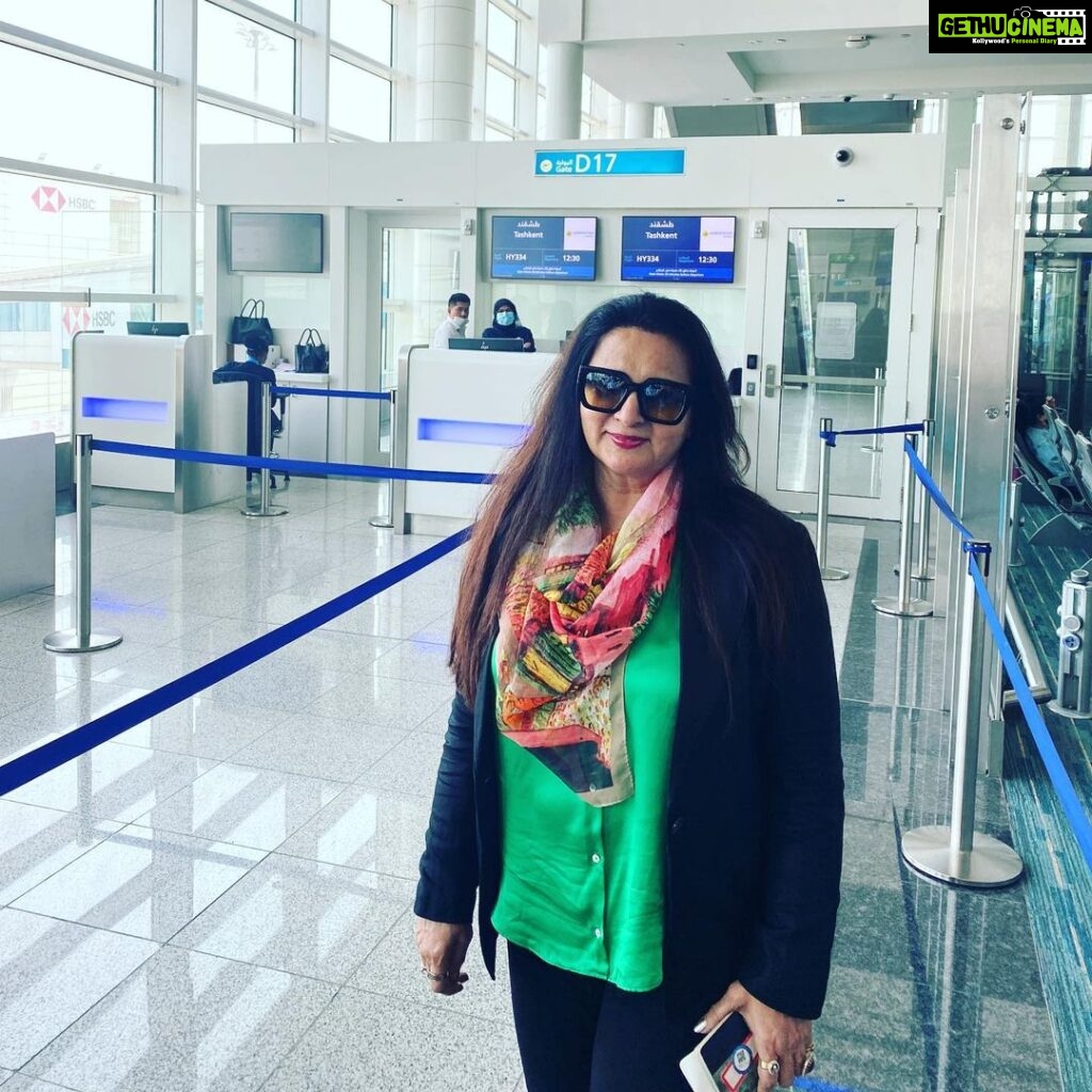 Poonam Dhillon Instagram - Trip to Tashkent ,capital of Uzbekistan. A extremely warm loving welcome , overwhelmed with Flowers & Music . The #tashkentinternationalfilmfeatival is a extremely Grand well planned Festival. Indian films and actors are specially loved and we are showered with Love , affection & respect . Was very pleasant meeting our distinguished Indian Ambassador @manish.prabhat & his lovely wife Ruchi . The indian Delegation was led by @nfdcindia NDFC head @bhakarravinder .Legendary star #zeenataman was showered with love from the Uzbek Fans . I had shot for my iconic Film #SohiniMahiwal , Directed by @umesh0608 here many years ago. Look forward to visiting this extremely beautiful country again soon. Tashkent, Uzbekistan