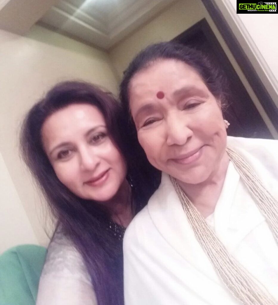 Poonam Dhillon Instagram - Happy & Healthy Birthday to an @asha.bhosle Amazing Unique Treasure - whose talent, spirit , zest for life ,loving & caring nature make her so Precious & special !! ❤️🎼🎼❤️. Love you dearest Aai 🤗