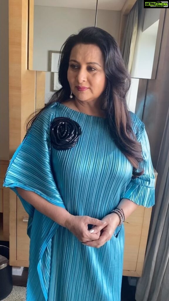 Poonam Dhillon Instagram - BLUE DAY. But feeling PINK !! Get Ready For #PlanAPlanB 30th sept on #Netflix #Fun #romantic #romcom #entertainment