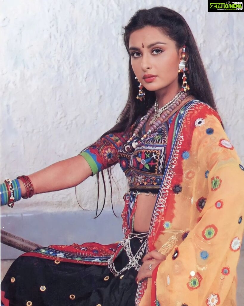 Poonam Dhillon Instagram - Happy birthday Poonam Dhillon 🎂 "It was a big shock for my mother when I joined films. It took her at least five years to come to terms with it.  It took a while to convince her to come with me for shoots. Over a period of time, she saw the kind of attention and respect we get on the sets and realised that it was not a bad career.  Dad was very supportive. I was acting in films but there were certain rules at home that I had to follow. If the pack up was at 10 pm, I had to reach home by 10.30.  It was a different atmosphere then. I wouldn’t get permission for late night movies with my friends. Since I was young, my dad or mother would accompany to an outdoor shoot. But they would never be on the set as they were shyer than I was." Poonam Dhillon (2014) Caption Rediff . #bollywoodnostalgia #poonamdhillon #happybirthdaypoonamdhillon #poonamdhillonlovers #poonamdhillonfc #poonamdhillonfans #padminikolhapure #anitaraj #chunkypanday #anilkapoorfans