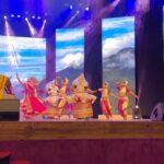 Poonam Dhillon Instagram - Inaugural of #SCOFilm Festival Beautiful show of dances from many Regions of India for the International Guests & ours Hindi Film Songs they all love ,performed by the super choreographer @ganeshacharyaa & troupe. Our gracious host I& B Minister @official.anuragthakur looked after guests very warmly . Also present were The dynamic Minister @meenakshilekhimp #NeerjaSekhar @akshaykumar @dreamgirlhemamalini @tigerjackieshroff @egupta @manojkotak_bjp @mangalprabhatlodha_ minister of Tourism @nfdcindia @bhakarravinder #SajidNadiadwala @jackie_bhagnani #harshitaBhatt @sudeshbhosaleofficial and many More from India & 14 SCO countries NCPA Mumbai