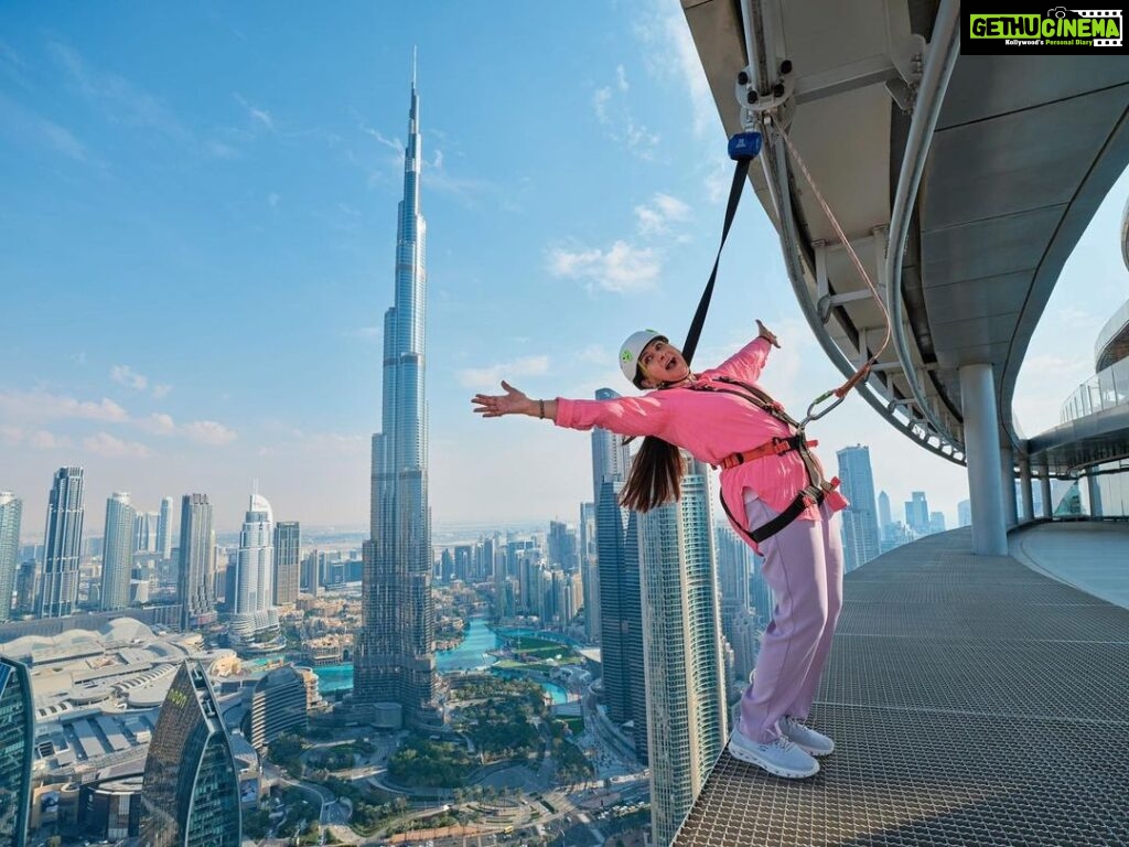 Poonam Dhillon Instagram - Fun in Dubai! #Throwback #DoYouBelieveIt #VisitDubai Link: https://www.visitdubai.com/en/travel-to-dubai?perz=in