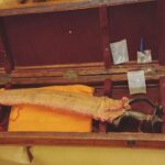 Poonam Dhillon Instagram - On this day of #guruteghbahadursahibji saheedi diwas ..sharing my very blessed Darshan of the Sword of Guruji's son and our 10th Guru #gurugobindsinghji presented years ago to the Maharaja of Sirmaur. Felt so #blessed #elevated #joyous at this opportunity to hold the sword in my hand. 🙏🙏 @sikh.history #proudtobesikh I read many comments about covering head.. YES I should have & would have if it wasn't so unexpected, overwhelming & I wasn't wearing one with my clothes .. so didn't have presence of mind to look around for one. The Emotion I felt in the divine presence was indeed overwhelming & rendered me incapable all logical & sensible actions . Feel so blessed . Waheguru ji ka Khalsa.. waheguru ji ki Fateh !