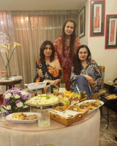 Poonam Dhillon Instagram - BIRTHDAY WEEK... #Celebrations started with Dear Friends !! Lovely company, Fun , Laughter ..and  super lovely spread  which all could not stop raving about .. You are outstanding @menuscriptfoodstories  not only with your quality & unusual creations but also with the artistic presentations .  Can't get enough of your amazing food . 
#gratitude #thankyougod #Friends #goodfoodindia #eveningtoremember 
#birthdayweek
