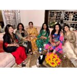 Poonam Dhillon Instagram – When I start Diwali celebrations with Good people , Good friends — the year to follow should be equally good!!wish all of you a super happy Diwali 🪔 #goodwishes  #goodluck #godesslakshmiblessings #love #friendhip 

 https://youtu.be/9nRQuv8gIjQ