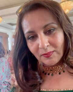 Poonam Dhillon Instagram - Beautifully done Afternoon to celebrate 25 years of Maheka Mirpuri Label !! She truly is a detailed , meticulous, stylish designer & Host . Take a Bow @itsmahekamirpuri  for the stylish Clothes, your Charity work, and the Fabulous food 💐🥰. The Ladies  who all were there is testimony to your popularity .❤️