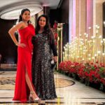 Poonam Dhillon Instagram - My sisters @rishmapai & brother in law @hrishikeshpai_bloomivf Party for her Lovely Daughter @apai314 & son in law @raviparikh2 was the party of the year!!! Real rocking - music / dances & best part was all friends who made it from far and near !! Loved it 🥰 The St. Regis Mumbai