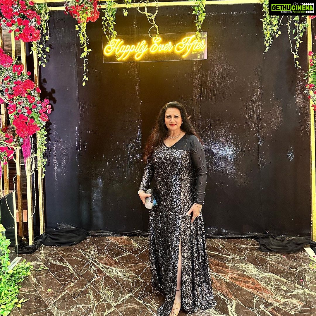 Poonam Dhillon Instagram - My sisters @rishmapai & brother in law @hrishikeshpai_bloomivf Party for her Lovely Daughter @apai314 & son in law @raviparikh2 was the party of the year!!! Real rocking - music / dances & best part was all friends who made it from far and near !! Loved it 🥰 The St. Regis Mumbai