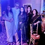 Poonam Dhillon Instagram - My sisters @rishmapai & brother in law @hrishikeshpai_bloomivf Party for her Lovely Daughter @apai314 & son in law @raviparikh2 was the party of the year!!! Real rocking - music / dances & best part was all friends who made it from far and near !! Loved it 🥰 The St. Regis Mumbai