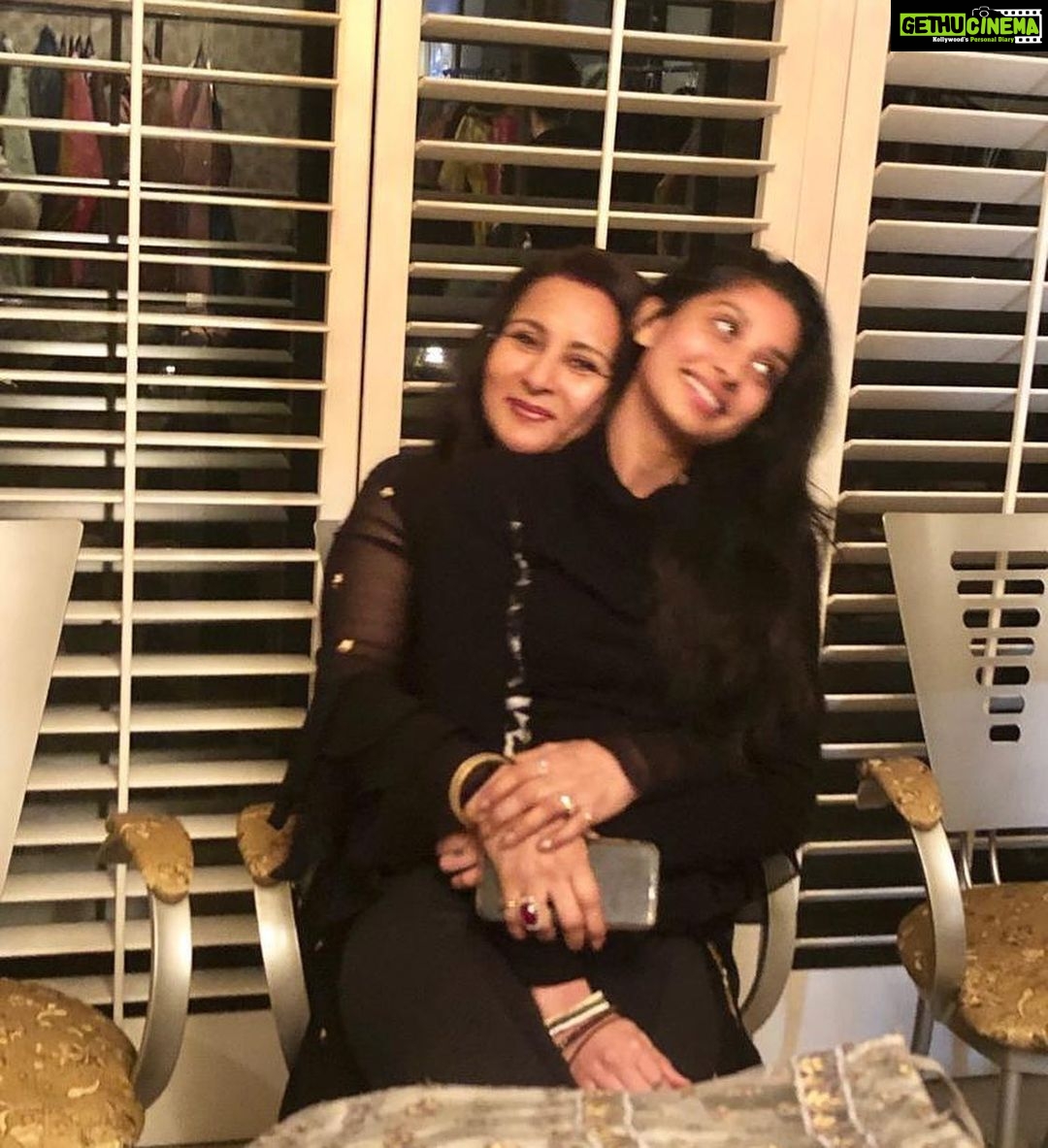 Poonam Dhillon Instagram - Happy Daughters day to my Precious Doll!! Love you to the moon & beyond !!! You are super special, super strong ,super amazing & super talented❤️🥰😍🌈!! #Godbless #happydaughtersday #loveyou #palomadhillonthakeria #palomadhillon