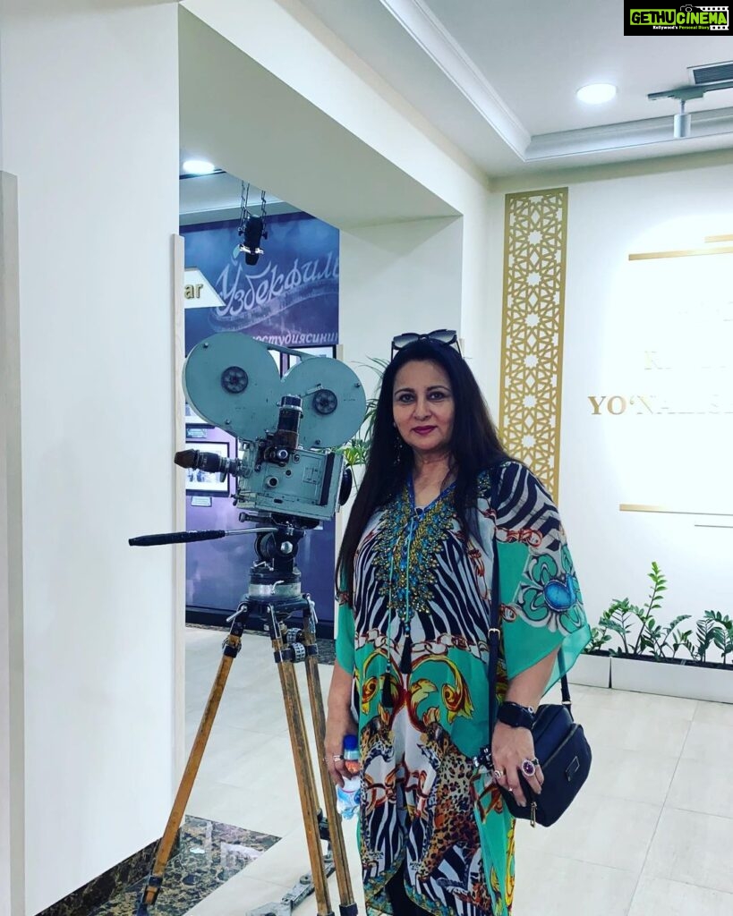 Poonam Dhillon Instagram - Trip to Tashkent ,capital of Uzbekistan. A extremely warm loving welcome , overwhelmed with Flowers & Music . The #tashkentinternationalfilmfeatival is a extremely Grand well planned Festival. Indian films and actors are specially loved and we are showered with Love , affection & respect . Was very pleasant meeting our distinguished Indian Ambassador @manish.prabhat & his lovely wife Ruchi . The indian Delegation was led by @nfdcindia NDFC head @bhakarravinder .Legendary star #zeenataman was showered with love from the Uzbek Fans . I had shot for my iconic Film #SohiniMahiwal , Directed by @umesh0608 here many years ago. Look forward to visiting this extremely beautiful country again soon. Tashkent, Uzbekistan