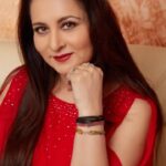 Poonam Dhillon Instagram – Moments pass so fast— Not coming back …enjoy each one !!😊❤️🥰🎉💐