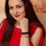 Poonam Dhillon Instagram - Moments pass so fast— Not coming back …enjoy each one !!😊❤️🥰🎉💐